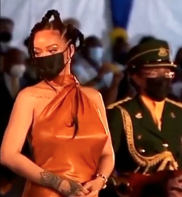 Rihanna levanta suspeitas de gravidez