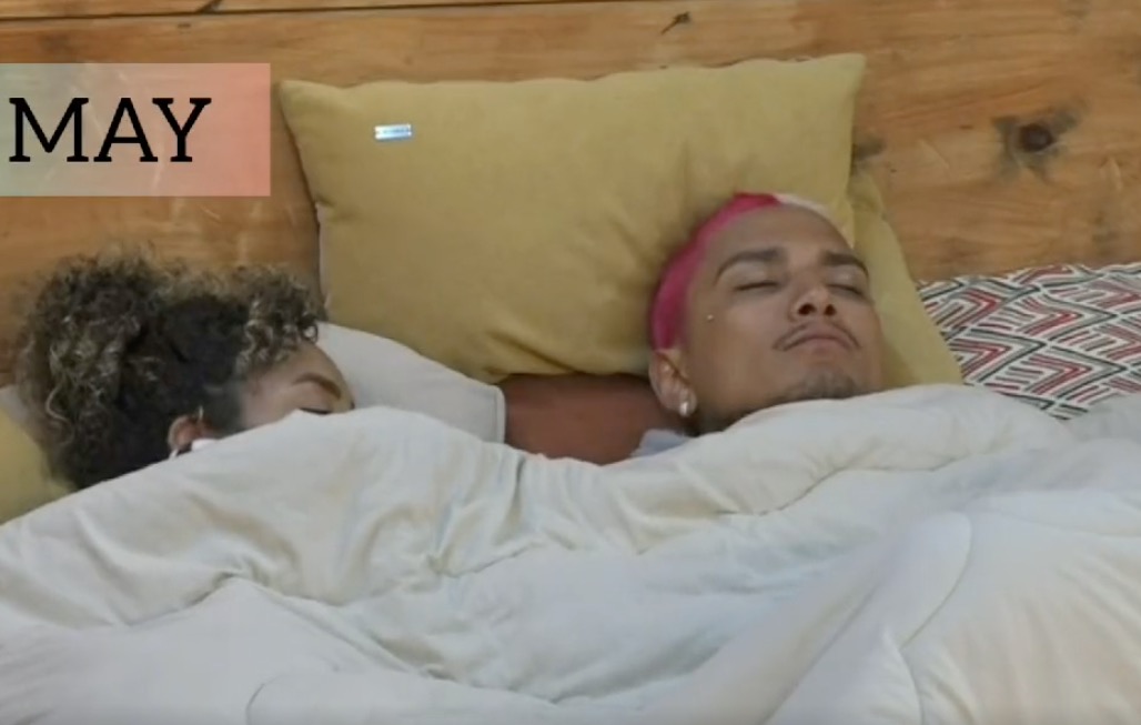 Sthe e Dynho movimentam edredom e internautas apontam masturbação; vídeo