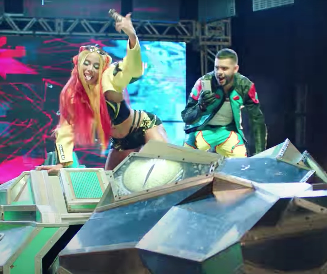 Gravado em Belém, Anitta 'quebra tudo' no clipe 'No Chão Novinha' com Pedro Sampaio; Assista