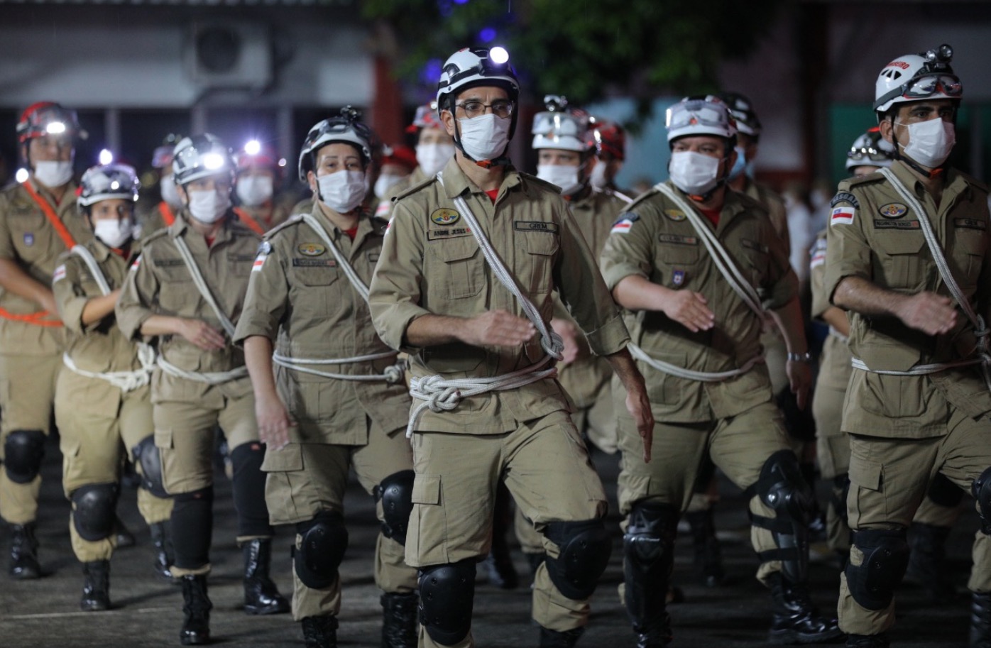 Governador do Amazonas anuncia aumento salarial para mais de 250 de bombeiros