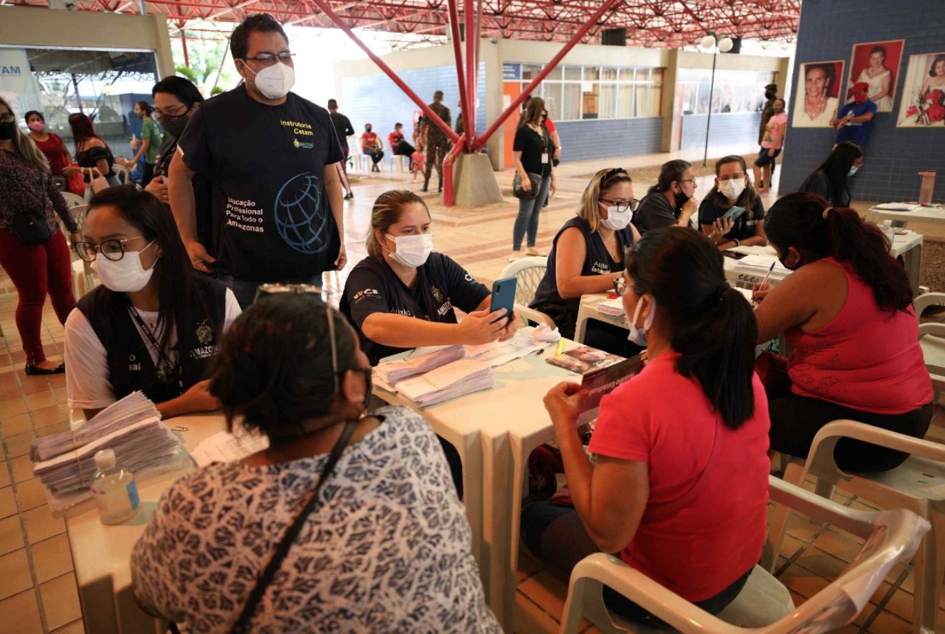 Termina entrega de cartões do Auxílio Estadual em Manaus