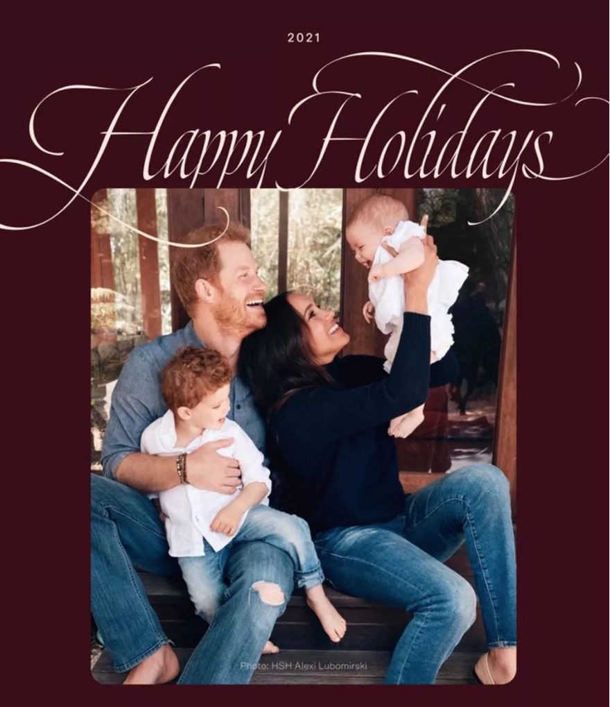 Príncipe Harry e Meghan postam foto de Natal e mostram rostinho da filha pela 1ª vez