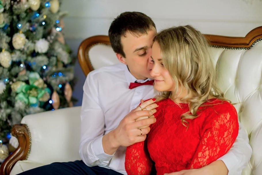 Mulher viraliza ao revelar que marido paga R$ 128 para ela fazer sexo com ele