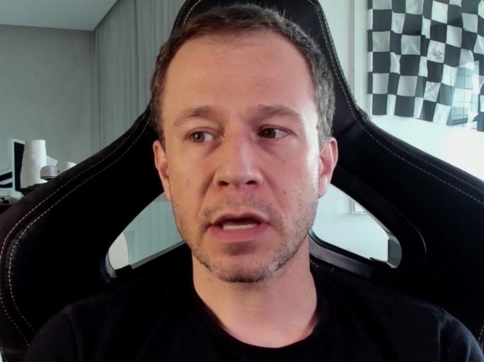 Tiago Leifert fala de ataques e polêmica com Ícaro Silva: 'reagiria de novo'