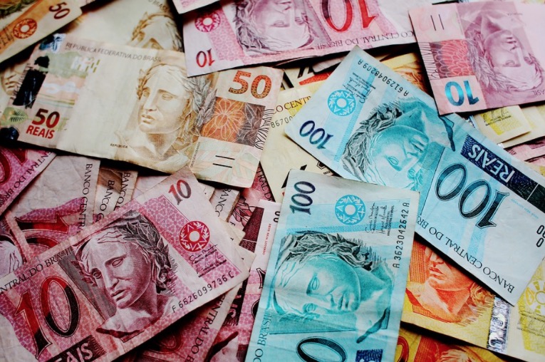 Entra em vigor o novo salário mínimo de R$ 1.212