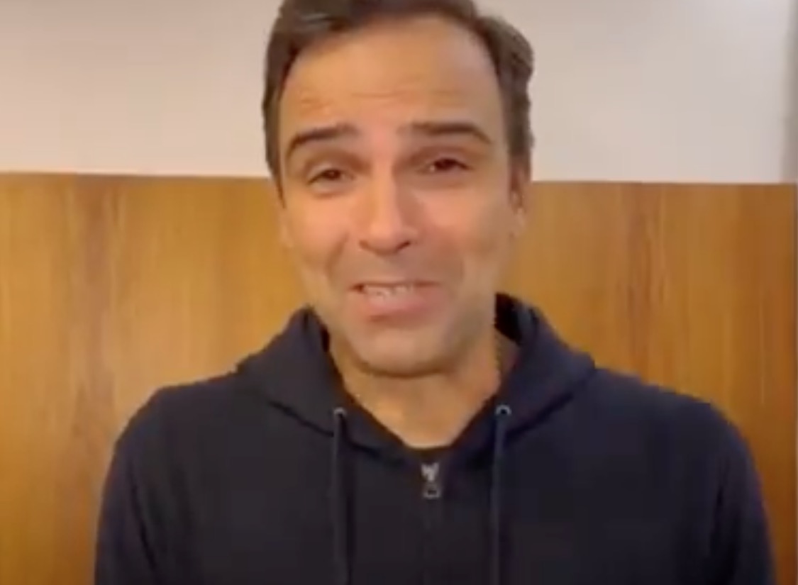 Tadeu Schmidt dá novas dicas sobre os participantes do BBB 22