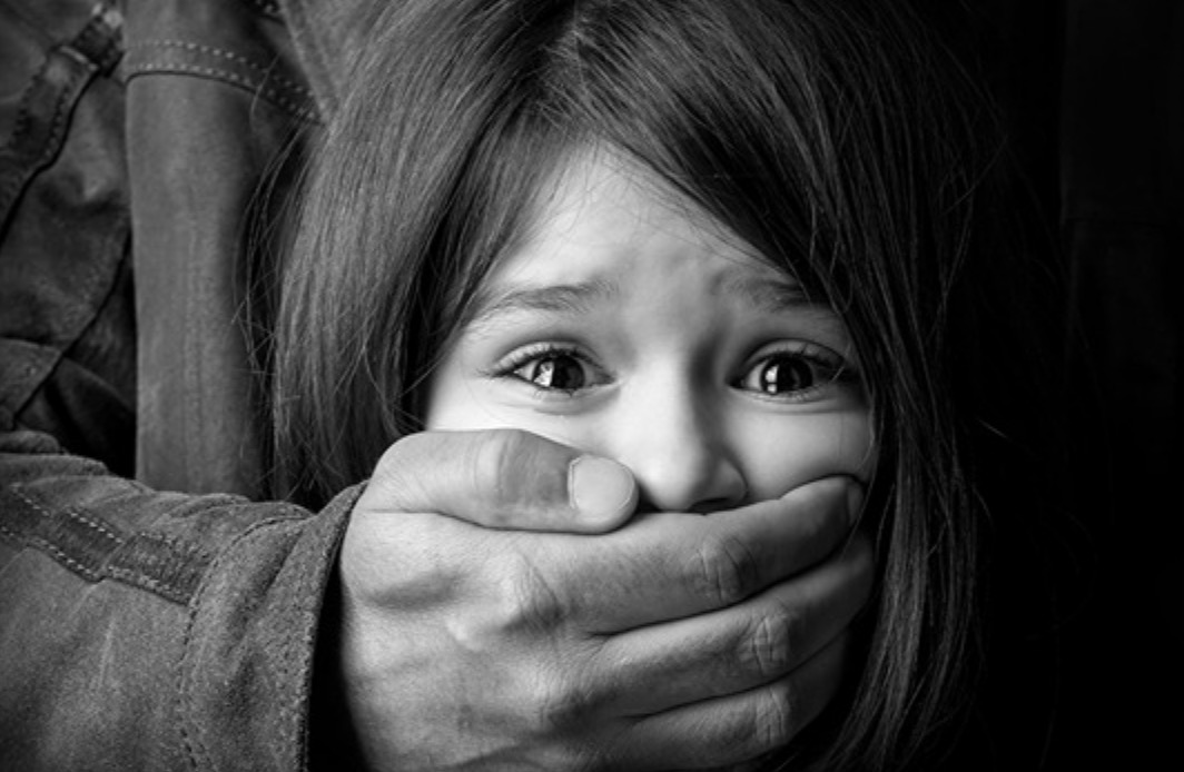 Especialista alerta para sinais que crianças mostram após sofrerem abuso sexual