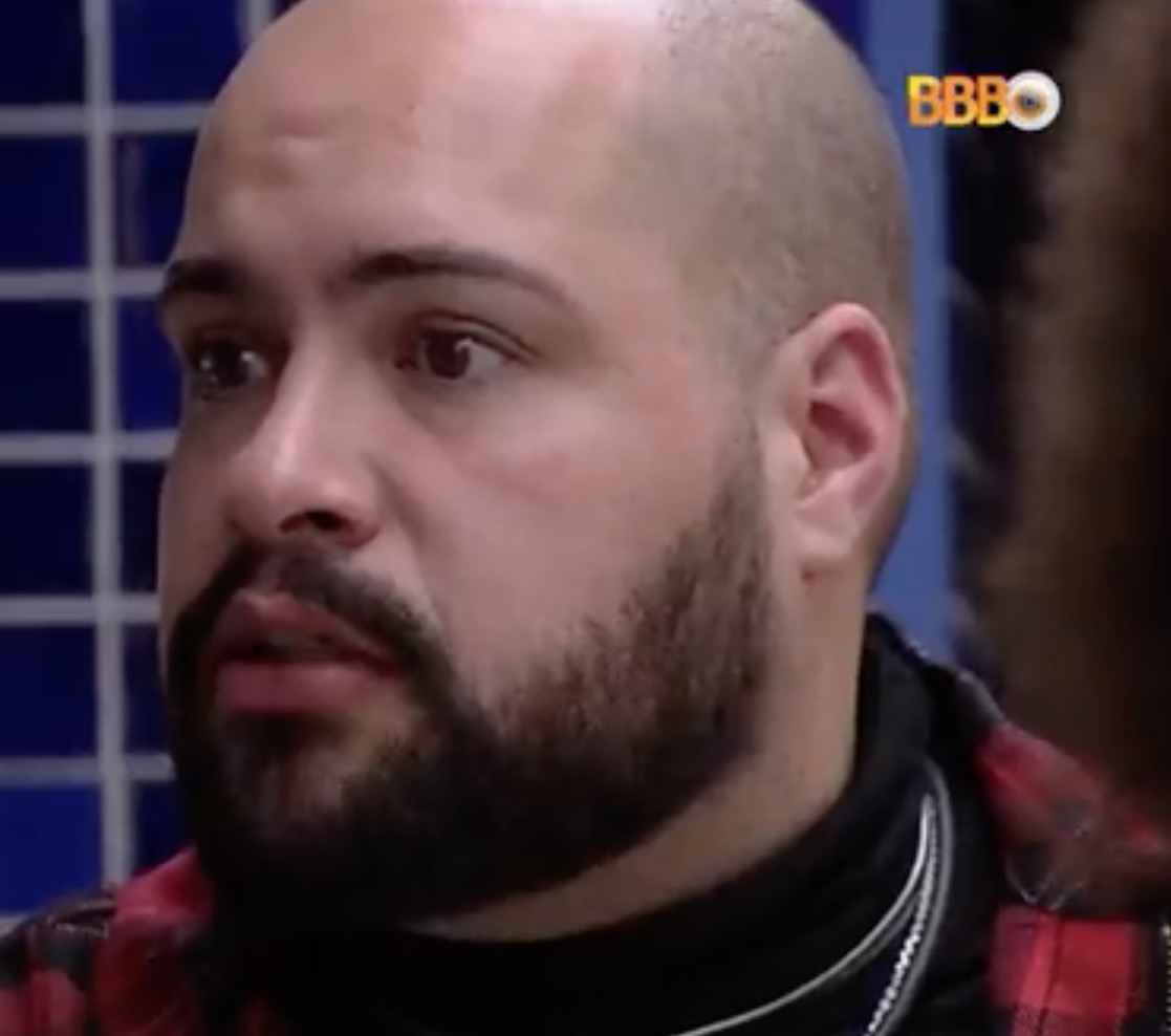 Tiago Abravanel sugere 'BBB paz e amor', burlar Jogo da Discórdia e web detona