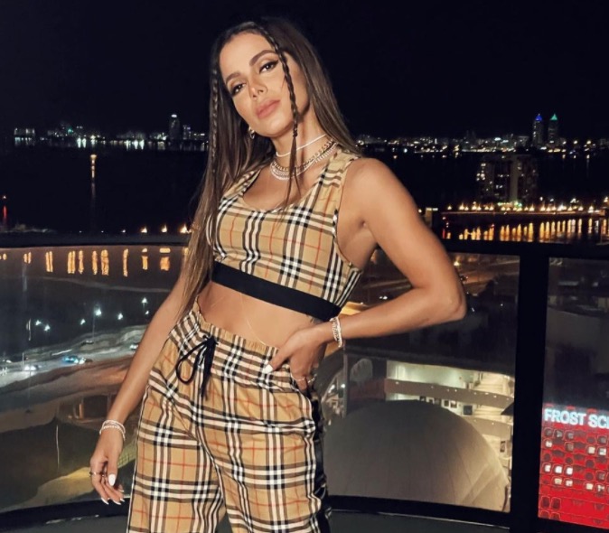 Anitta atribui 'paz e amor' no BBB 22 ao medo do cancelamento: 'valor do prêmio tem que dobrar'