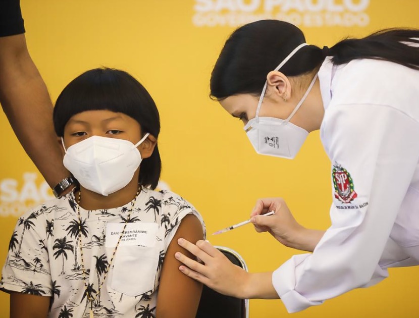 Crianças indígenas da etnia warao começam a ser vacinados nesta quinta-feira