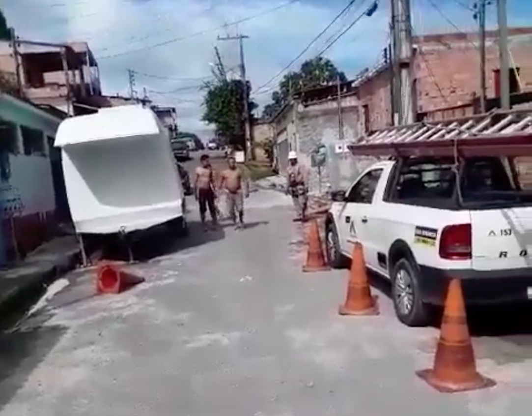 Moradores alegam que Amazonas Energia descumpriu liminar de proibição; vídeo