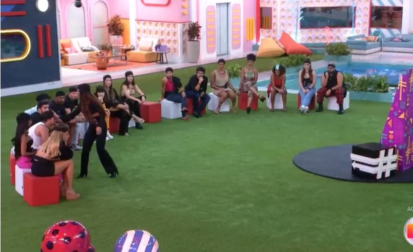 BBB22: Maria dá ‘tapa’ na testa de Arthur em Jogo da Discórdia e web reage