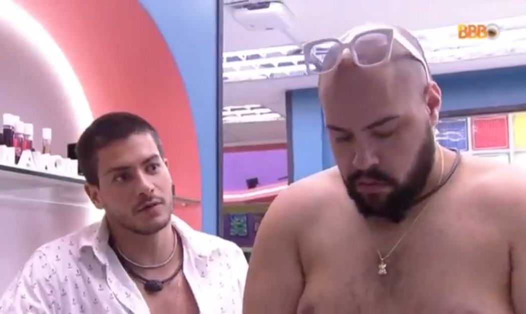 Sensitivo? Arthur Aguiar recebe mensagem em sonho e choca internautas 