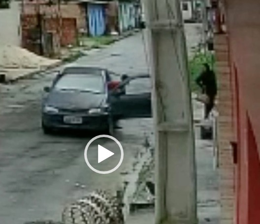 Jornalista reage e vai para porrada com assaltante em Manaus; Vídeo