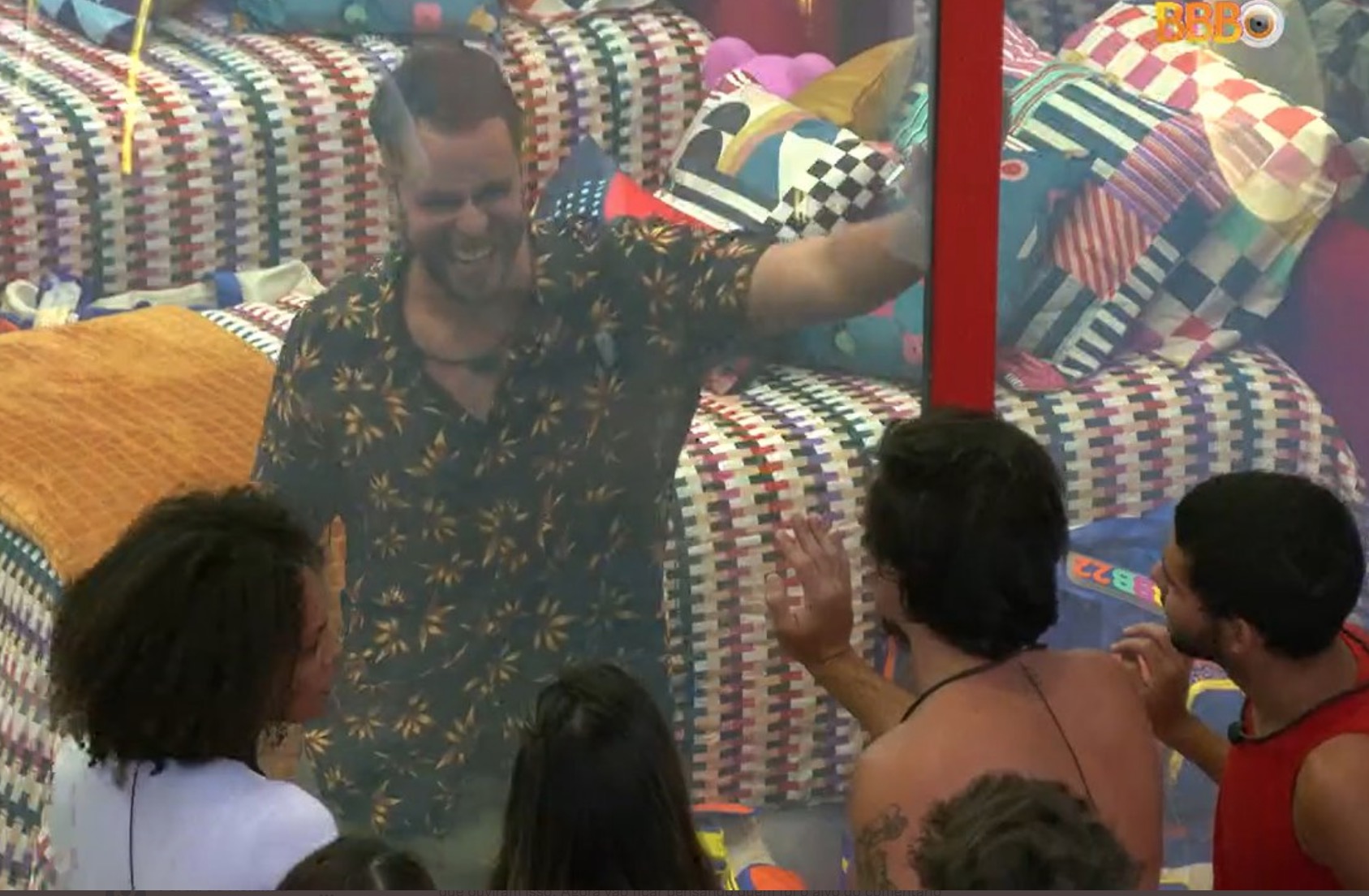 Casa de Vidro: Gustavo faz mistério e blefa ao ser questionado sobre edição flopada