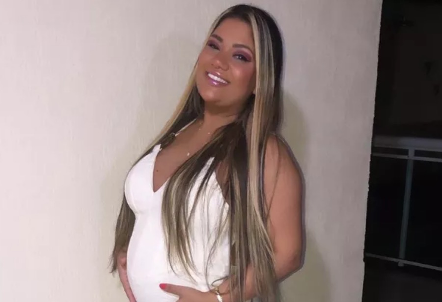 Mulher Filé dá à luz primeira filha; bebê está na UTI