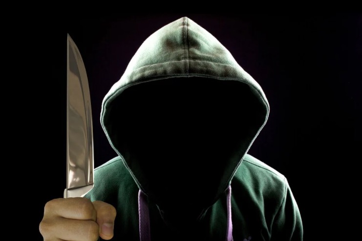 Mulher tem casa invadida, tenta fugir e é morta a facadas no interior do Amazonas