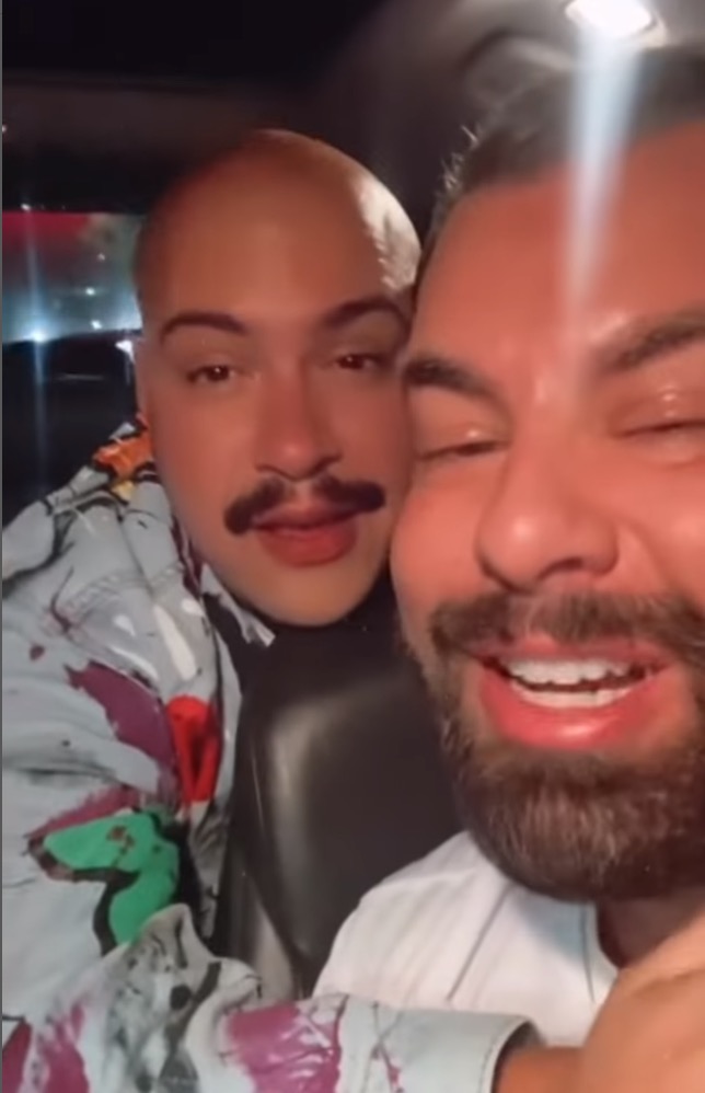 Tiago Abravanel reencontra marido após desistir do BBB22