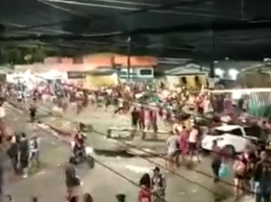 Equipe de fiscalização é recebida com garrafadas em bloco de carnaval de Manaus