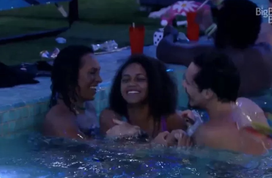 Eliezer é acusado de assédio após encurralar Jessi em piscina; equipe se pronuncia