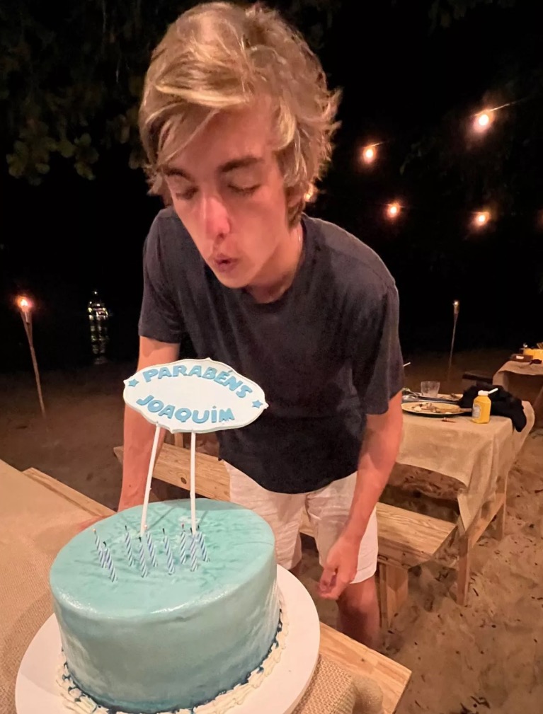 Filho de Angélica e Luciano Huck completa 17 anos e ganha churrasco dos pais