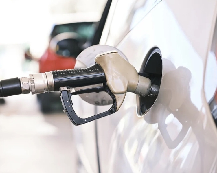 Justiça dá 72 horas para governo explicar alta no preço dos combustíveis