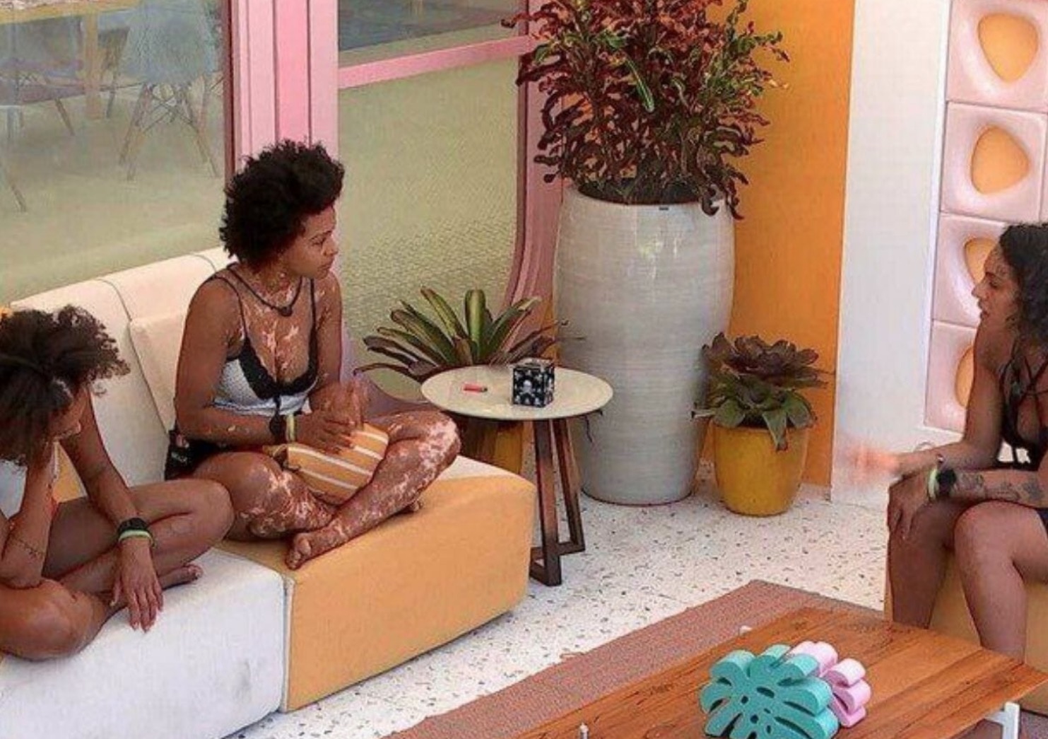 BBB22: Natália pede desculpas de Jessi e Linna, mas fica no vácuo