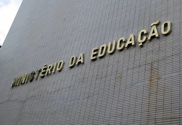 PF abre inquérito para apurar suposto esquema de pastores no Ministério da Educação