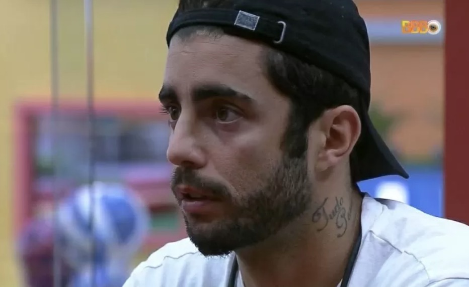 Arthur tem DR com Pedro Scooby e surfista explica top 10 sem o ator