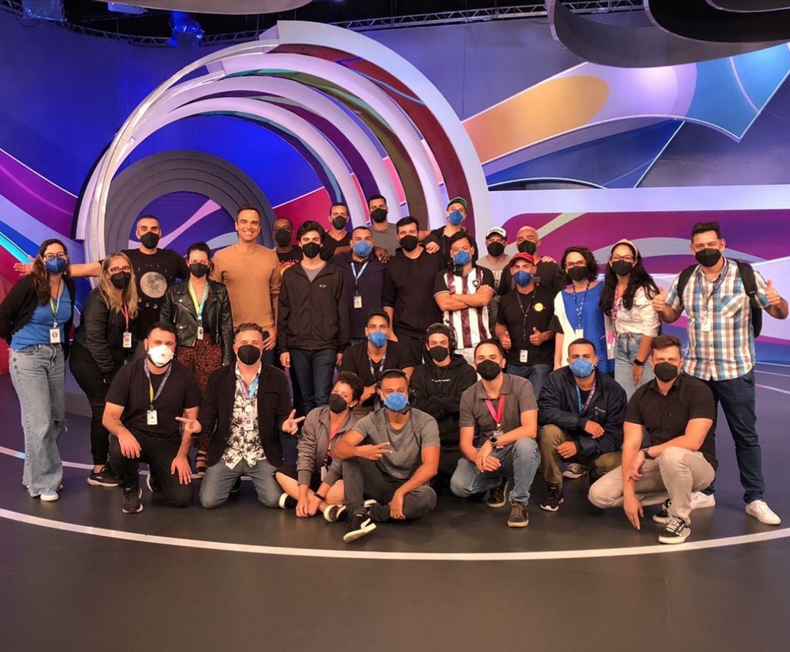 Tadeu Schmidt agradece equipe ao se despedir do BBB22: ‘Acolheram esse calouro'