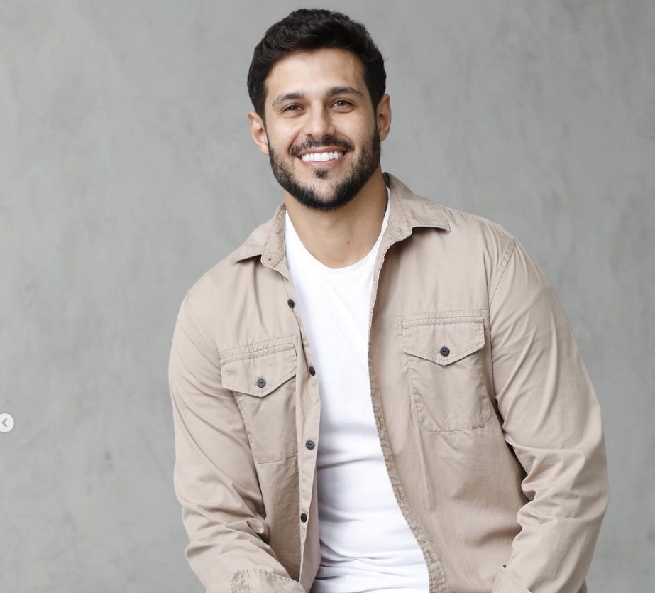 Rodrigo Mussi deixa hospital um mês após grave acidente de carro