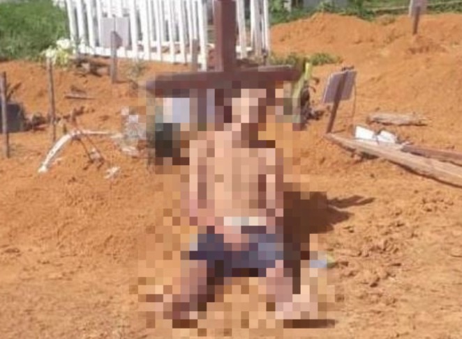 Coveiro se assusta ao encontrar corpo em cima de túmulo no Amazonas