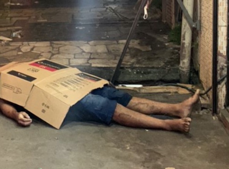 Ataque criminoso no Centro deixa um morto e um baleado na cabeça em Manaus