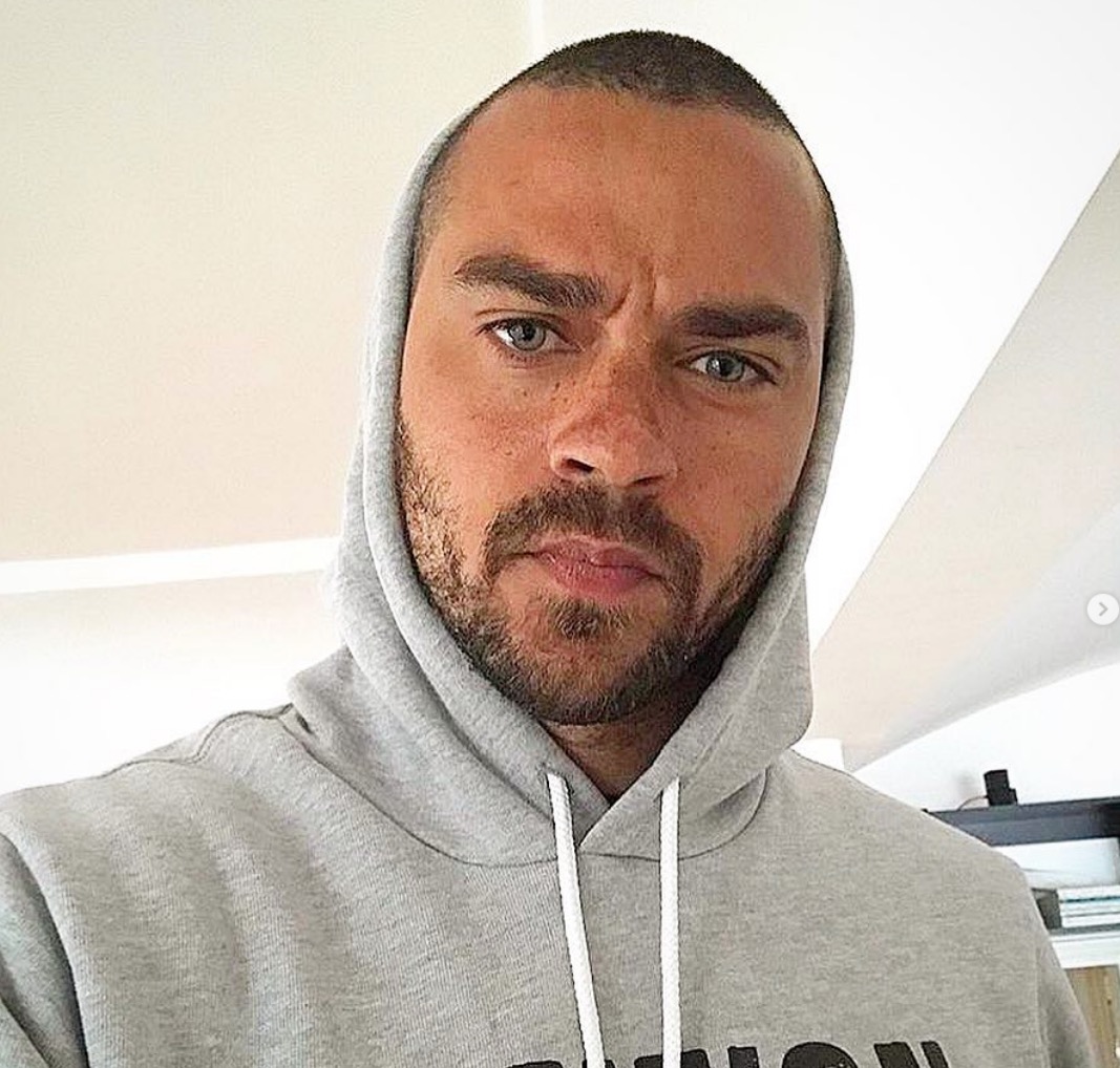 Jesse Williams, de Grey’s Anatomy, faz nu frontal em peça e tem vídeo vazado
