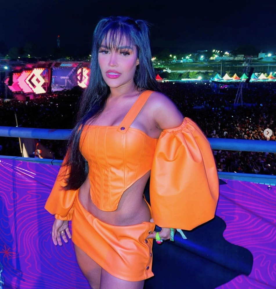 Ex-bbb Flay choca ao mostrar rosto cheio de espinhas por uso de chip da beleza