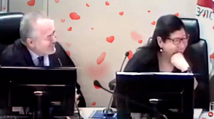 Vídeo: Desembargador surpreende ao declarar amor antigo a colega