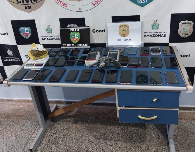 Quarteto é preso no Amazonas com meio quilo de maconha e 36 celulares roubados