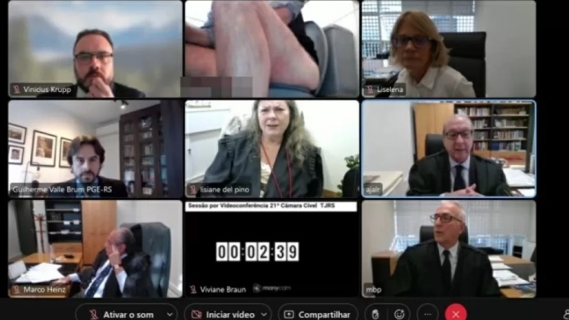 Audiência virtual é encerrada após participante aparecer seminu em vaso sanitário