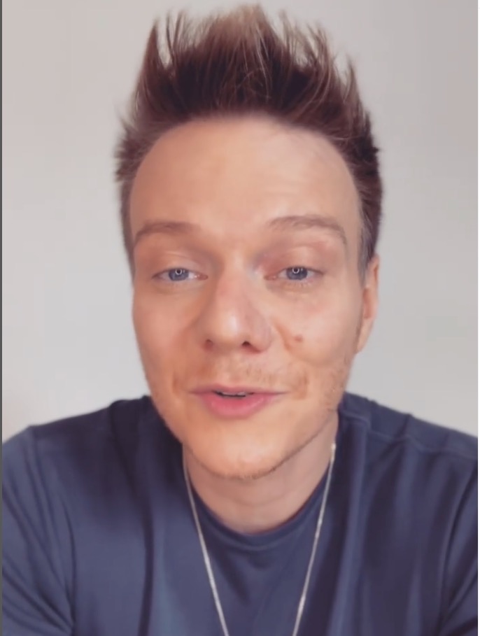 Michel Teló testa positivo para Covid-19 e deixa gravações da Globo