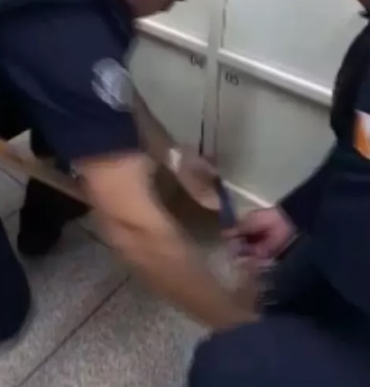 Menino de 4 anos fica preso por 30 minutos em guarda-volumes de agência bancária