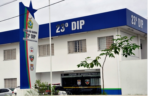 Casal é preso por se passar por comprador para roubar celulares de vítimas em Manaus