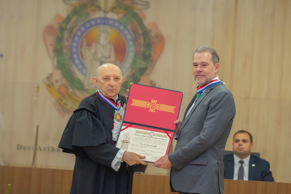 Dias Toffoli recebe 'Medalha da Ordem do Mérito Judiciário' no TJAM em Manaus