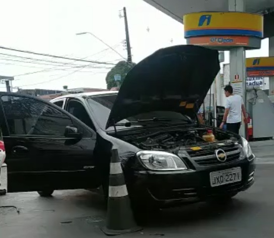 Vídeo: motoristas denunciam posto Ypiranga por vender gasolina com água na Alvorada