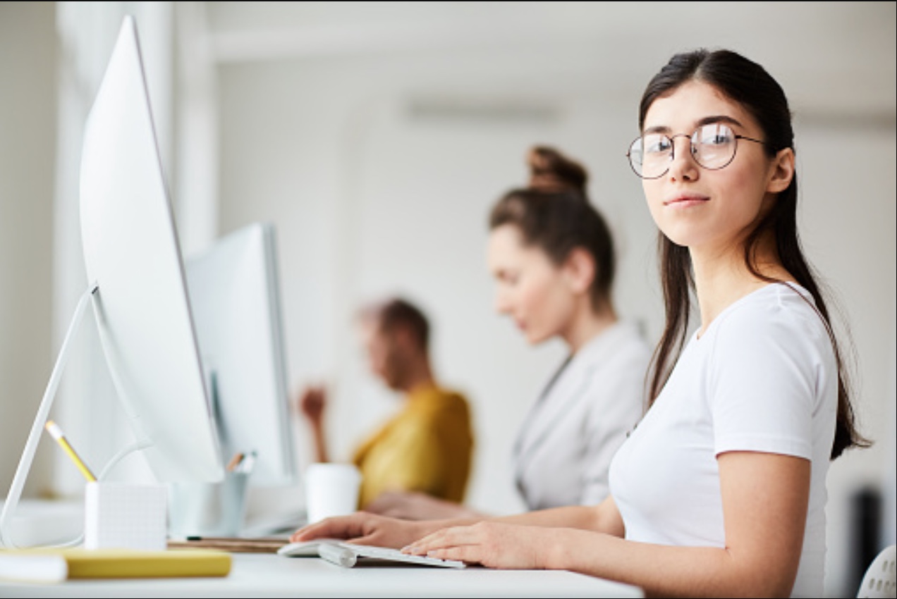 Com salários até R$ 1,2 mil, IEL abre vagas de estágio para nível médio técnico e superior em Manaus