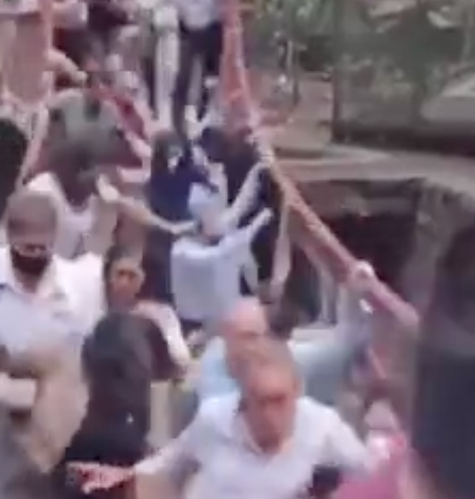 Vídeo: Ponte desaba e deixa 25 feridos no México