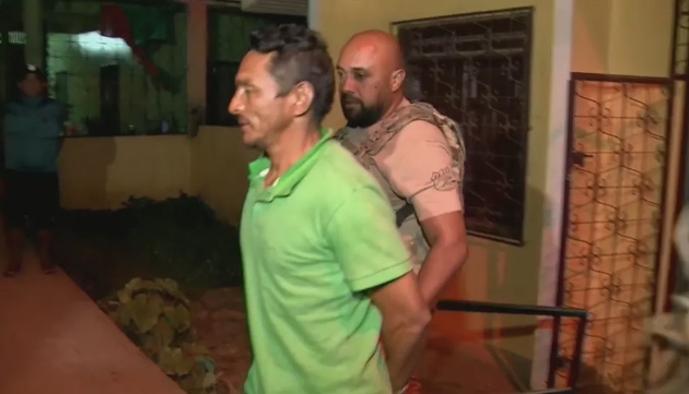 Testemunha diz que viu suspeito com mais uma pessoa em lancha  