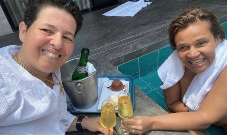 Adriane Bonato fala sobre 1ª noite com Claudia Rodrigues: 'encaixou!' 