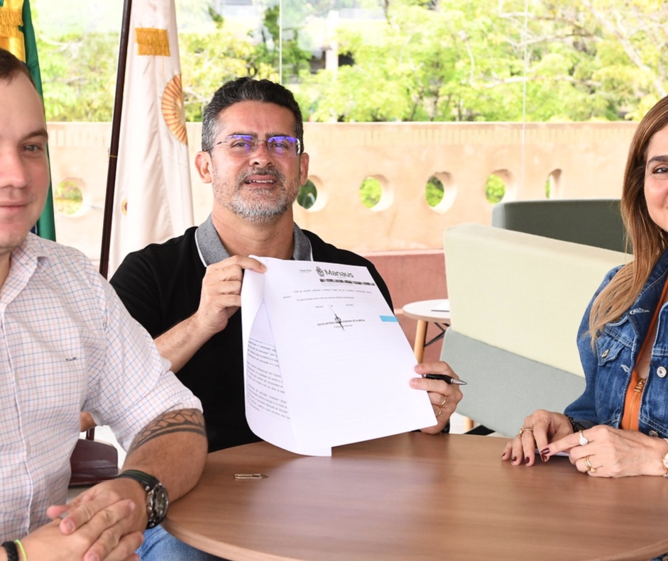 Prefeitura cria projeto de reajuste salarial aos servidores da Semed, em Manaus