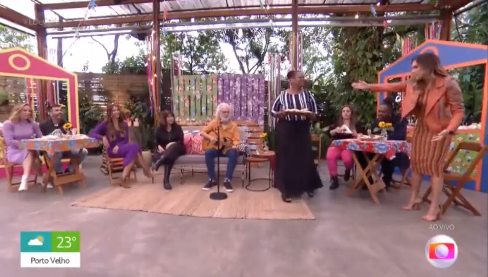 Atitude de apresentadora do 'É de Casa' é apontada como racismo; assista