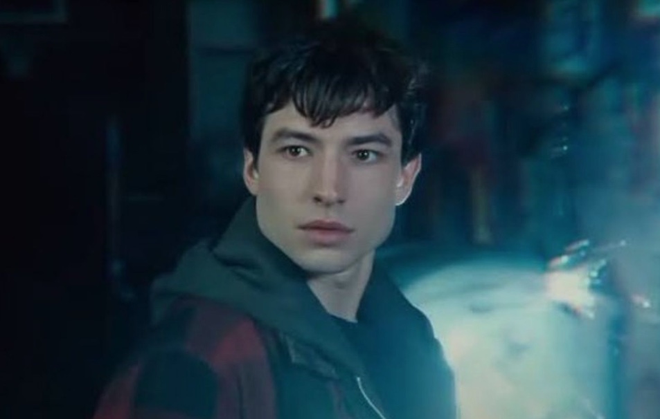 Ezra Miller é acusado de assediar criança não-binária de 12 anos e recebe ordem de restrição